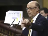 El ministro de Hacienda, Cristóbal Montoro, durante una intervención ante el pleno del Congreso.