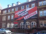 Imagen de archivo de un cartel en apoyo al Partido Laborista en Leeds, Reino Unido.
