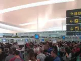 Control de pasajeros en el Aeropuerto de El Prat de Barcelona.