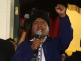 El presidente boliviano, Evo Morales, pronuncia un discurso después de ganar las elecciones presidenciales en su país. Morales comenzaba, así, su tercer y (a priori último) mandato.