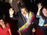 El presidente de Venezuela, Nicolás Maduro, junto a la primera dama, Cilia Flores, y la presidenta de la Asamblea Nacional Constituyente, Delcy Rodríguez, a su llegada a una sesión de este organismo en Caracas (Venezuela).