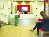 Las oficinas Smart Red de Banco Santander combinan lo tecnológico con el trato personal.
