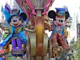 Los personas más emblemáticos de Disney durante la celebración del 25º aniversario de Disneyland París.