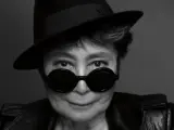 Yoko Ono retratada por el fotógrafo estadounidense Matthu Placek