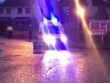Calle cortada por la policía irlandesa en la localidad de Dundalk.