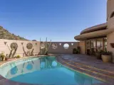 Foto cedida por la agencia de bienes raíces The Agency de la casa circular diseñada por Frank Lloyd Wright que se encuentra a la venta en Arizona (Estados Unidos). Norman Lykes Home, de 287,9 metros cuadrados, está a la venta por 3,25 millones de dólares.