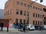 Diversos periodistas a las puertas del Palacio de Justicia de Aranda de Duero.