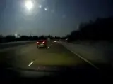 Momento en el que el meteorito surca el cielo antes de impactar cerca de Detroit (EE UU).