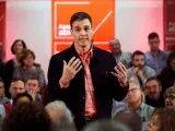 El secretario general del PSOE, Pedro Sánchez, durante su intervención en una asamblea abierta a militantes y simpatizantes del partido celebrada en el Centro de Congresos Ciudad de Elche.
