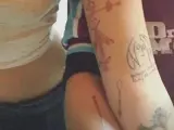 Paris Jackson y Macaulay Culkin muestran sus tatuajes idénticos.