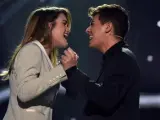 Los concursantes de 'Operación Triunfo' 2018 Amaia Romero y Alfred García, interpretan el tema 'Tu canción' durante la Gala Eurovisión del programa.