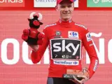 Chris Froome, con el jersey rojo de líder de la Vuelta a España.