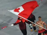Pita Taufatofua, abanderado de Tonga, en la inauguración de los Juegos de Invierno en Pyeongchang 2018.