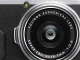 Imagen de una Fujifilm X70.