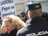 Mnaifestación de pensionistas frente al Congreso de los Diputados, en Madrid.