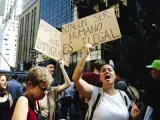 Protesta frente a la Torre Trump, en Nueva York (EE UU), después de que el presidente estadounidense, Donald Trump, anunciara la eliminación del plan migratorio conocido como DACA.