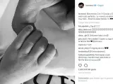 Leo Messi muestra la mano de su tercer hijo en Instagram.