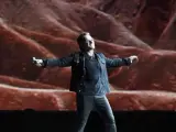 El cantante y líder de la banda irlandesa U2, Bono, durante su actuación en el Estadio Olímpico de Barcelona en 2017.