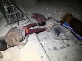 Varios cuerpos de las víctimas de un ataque químico en Duma, en Guta Oriental (Siria).