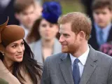 Meghan Markle y el príncipe Enrique durante los festejos navideños de la familia real británica.