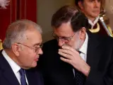 El presidente del Tribunal Constitucional, Juan José González Rivas, y el presidente del Gobierno, Mariano Rajoy.