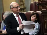 Cristóbal Montoro, ministro de Hacienda, durante el debate de los presupuestos en el Congreso.