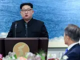 El líder norcoreano Kim Jong-un ofrece un discurso durante un banquete celebrado en la Zona Desmilitarizada en Panmunjom (Corea del Sur).