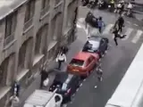 Momentos posteriores al ataque con un cuchillo de un hombre en pleno centro de París.