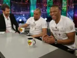 Los futbolistas Roberto Carlos y Júlio Baptista, junto a Pablo Motos en 'El Hormiguero 3.0'