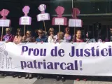 Concentración feminista en la Ciudad de la Justicia de València