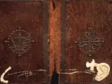 Antoni Tàpies. Cubiertas de libro, 1987. Pintura sobre cubiertas antiguas de libro 60 x 78,5 cm. Colección particular, Barcelona © Herederos de Antoni Tàpies / Vegap, Madrid
