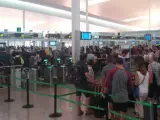 Control de pasajeros en un aeropuerto.