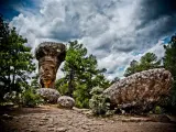 Paraje natural de formaciones calizas formadas a lo largo de miles de a&ntilde;os. La acci&oacute;n del agua, el viento y el hielo ha hecho posible este fen&oacute;meno en el que las rocas han adoptado formas curiosas y reconocibles.