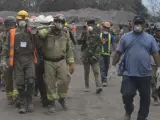 Labores de rescate en el volcán de Fuego, en Guatemala.
