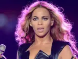 Beyoncé actúa durante un intermedio de la SuperBowl.
