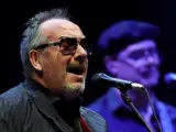 El compositor británico Elvis Costello y su banda The Imposters abren la tercera edición del festival Noches del Botánico.