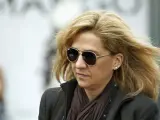 La infanta Cristina llegando a la sede central de la Caixa en Barcelona para incorporarse a su trabajo, días después de ser imputada en el caso Nóos.