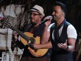 El cantante puertorriqueño Luis Fonsi canta su tema Despacito' durante los XVIII Premios Grammy Latino.