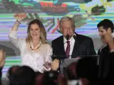 Andrés Manuel López Obrador junto a su esposa Beatriz Gutiérrez Müller ha agradecido a sus oponentes que hayan reconocido su triunfo electoral.