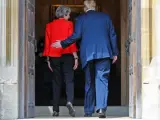 La primera ministra británica, Theresa May recibe al presidente de EE.UU., Donald J. Trump