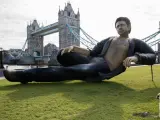 ¿Qué hace una estatua de 8 metros de Jeff Goldblum en pleno centro de Londres?