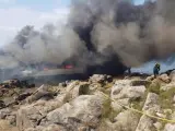 Arde un barco con 50 personas a bordo tras chocar contra una batea en Pontevedra