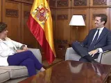 Un momento de la reunión entre Soraya Sáenz de Santamaría y el nuevo presidente del Partido Popular, Pablo Casado.