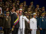 El presidente venezolano, Nicolás Maduro, participa en un acto televisado con militares en el centro de Caracas.