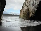 Est&aacute; considerada Paisaje Pintoresco y no es para menos porque cuenta con una exuberante zona de dunas y marismas que tienen un gran valor ecol&oacute;gico y paisaj&iacute;stico. Adem&aacute;s posee una de las arenas de grano m&aacute;s finas de Asturias y una gran cantidad de fauna y flora.