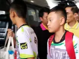 Algunos de los 12 niños rescatados del interior de una cueva en el norte de Tailandia tras permanecer dos semanas en el interior de la misma.