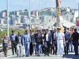 El viceprimer ministro italiano, Luigi Di Maio, visita el puente siniestrado en Génova
