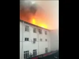 Vista del hotel que se ha incendiado en China.