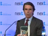 Aznar se ofrece para ayudar a unir el centro derecha