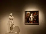 Dos de la obras de la exposición 'La invención del cuerpo' en el Museo Nacional de Escultura con sede en Valladolid.